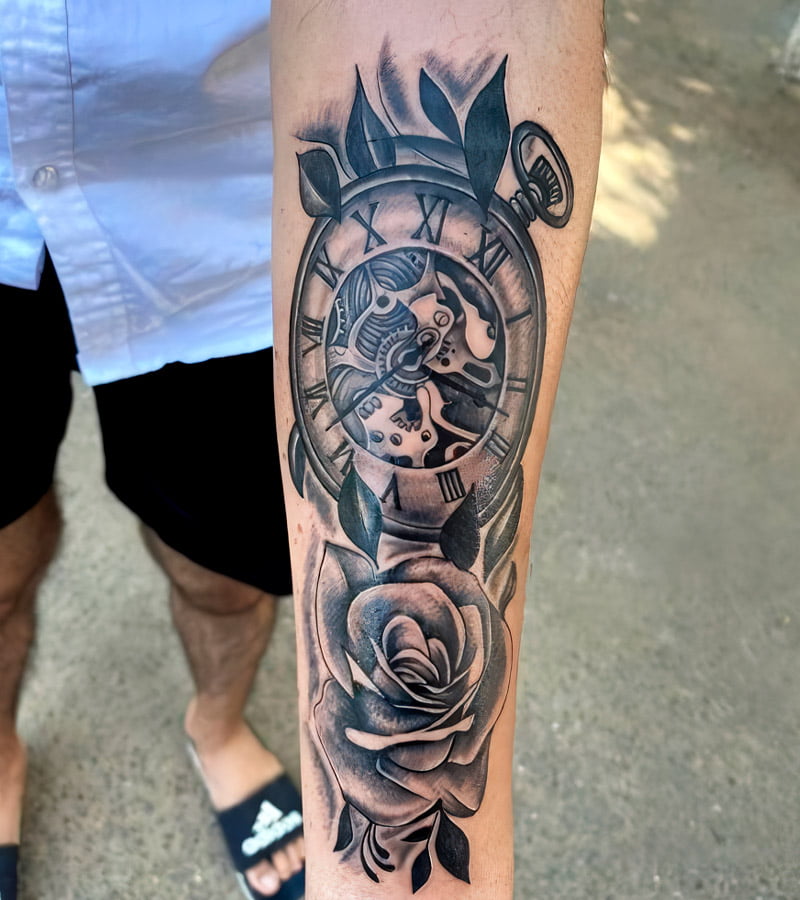 tatuajes de reloj en el brazo 4