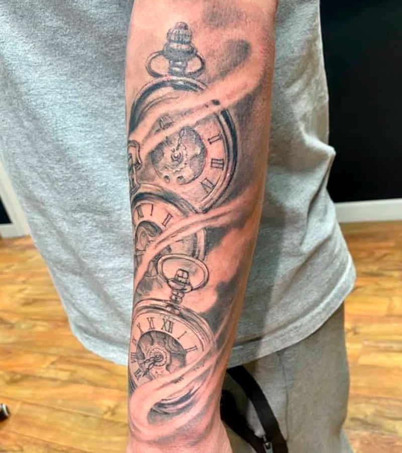 tatuajes de reloj en el brazo 7