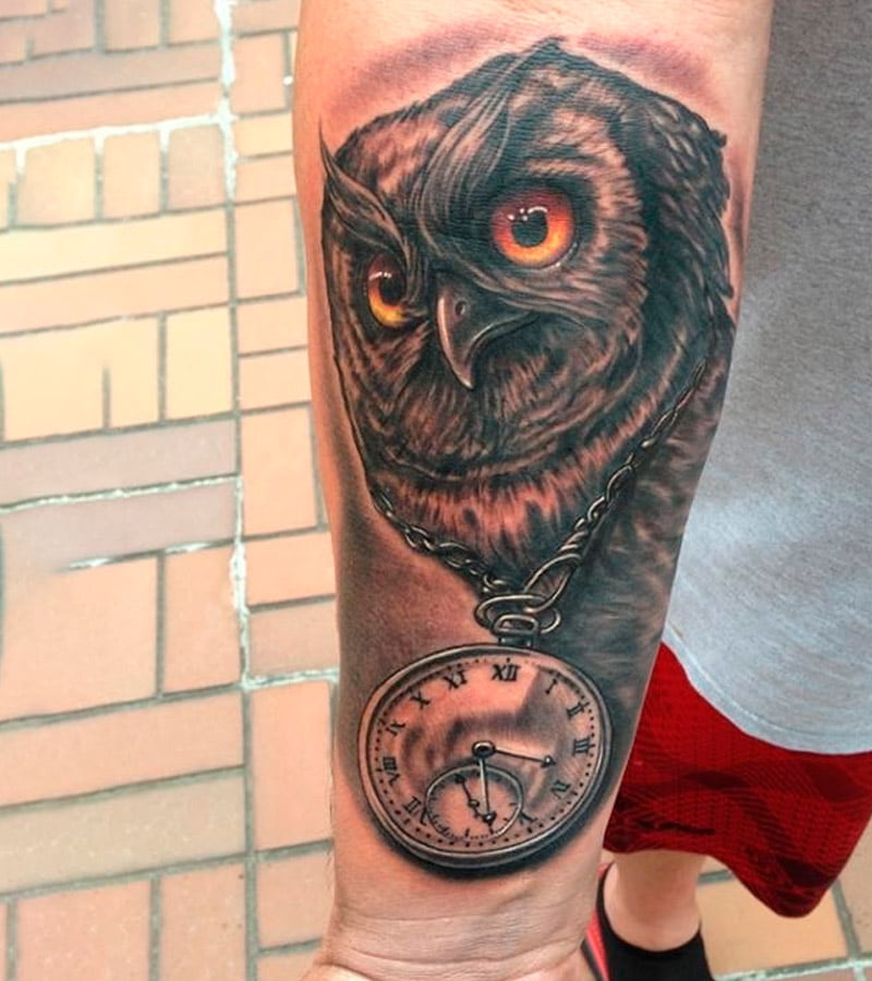Tatuajes de búhos con reloj