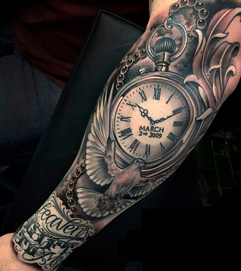 tatuajes de reloj y palomas 7
