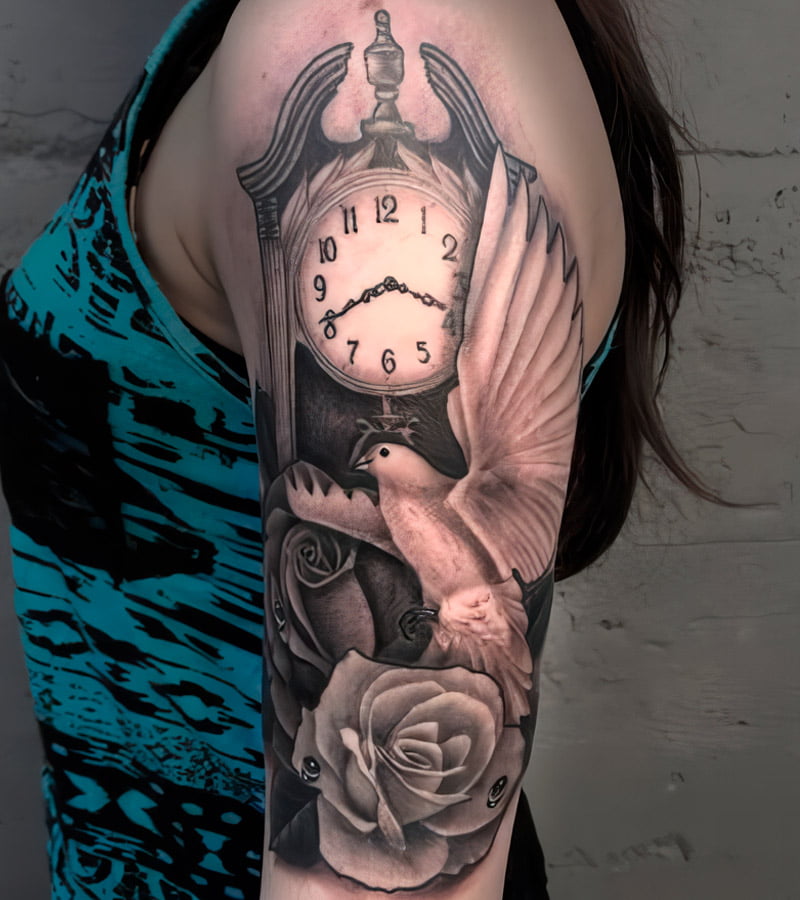 tatuajes de reloj y palomas 8