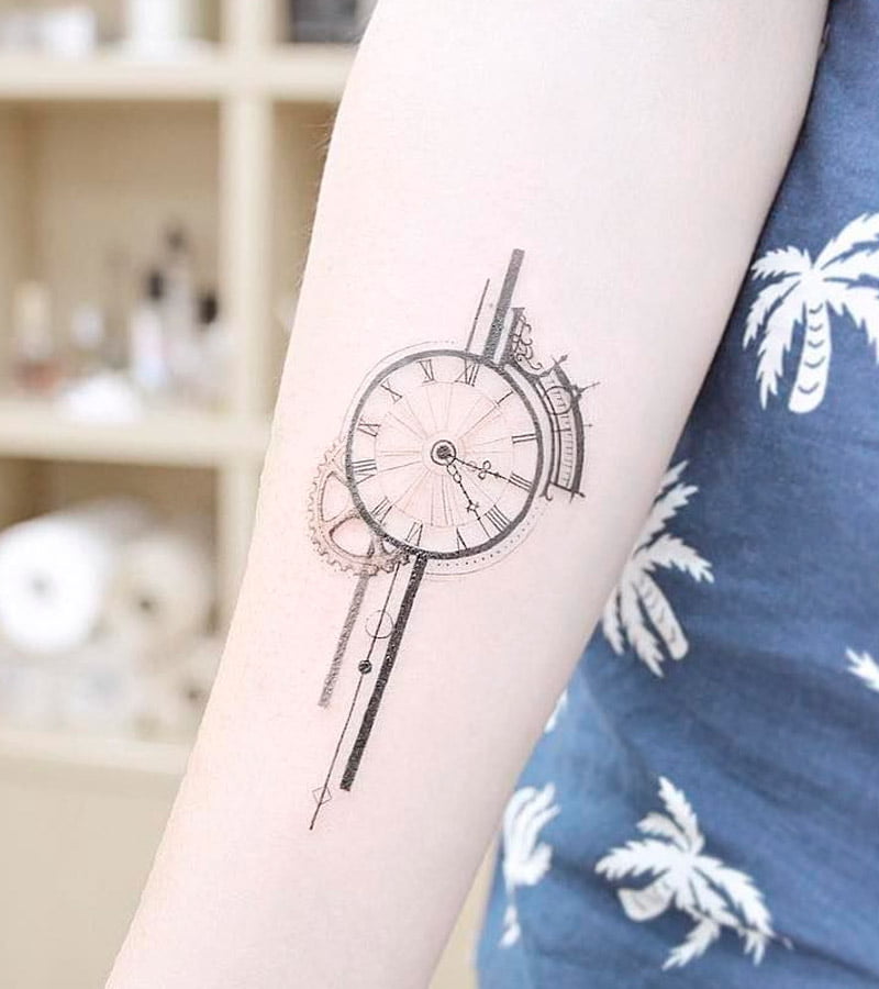 tatuajes de relojes para mujeres 13