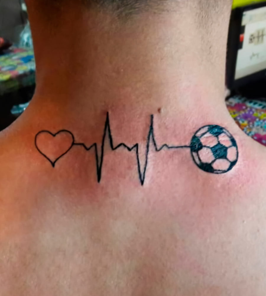 tatuajes de signos vitales con balon de futbol 2