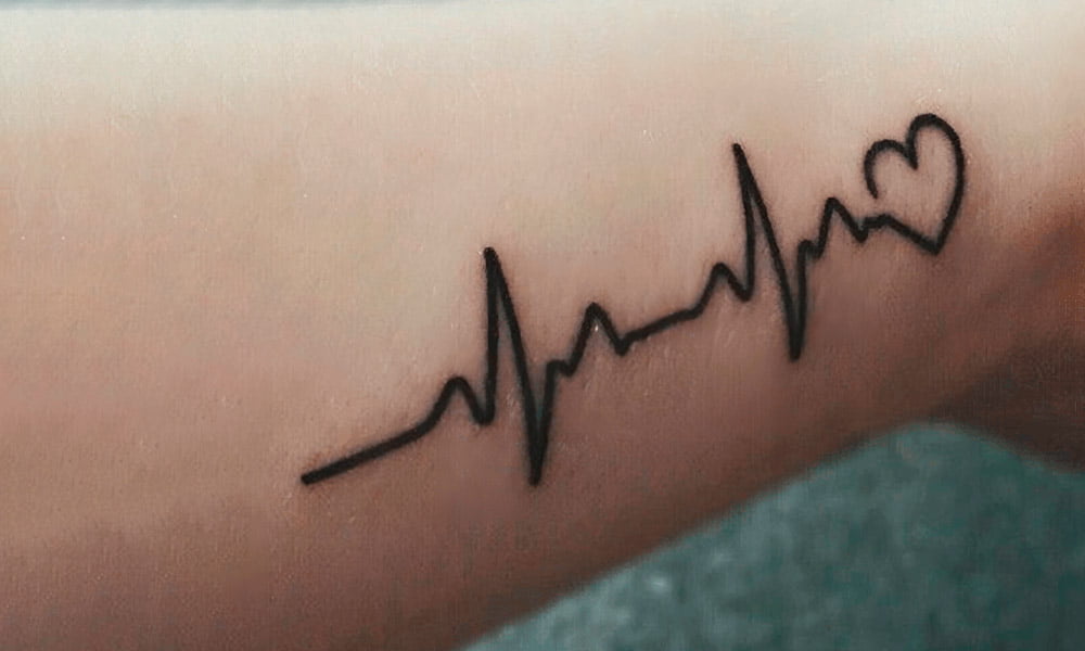 tatuajes de signos vitales y corazon 11