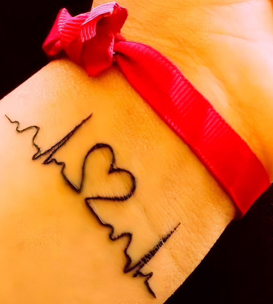 tatuajes de signos vitales y corazon 15