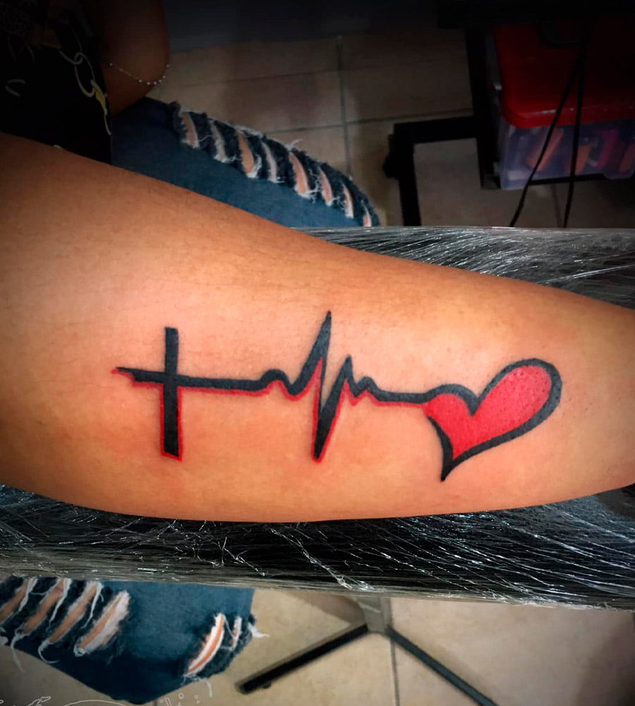 tatuajes de signos vitales y corazon 21