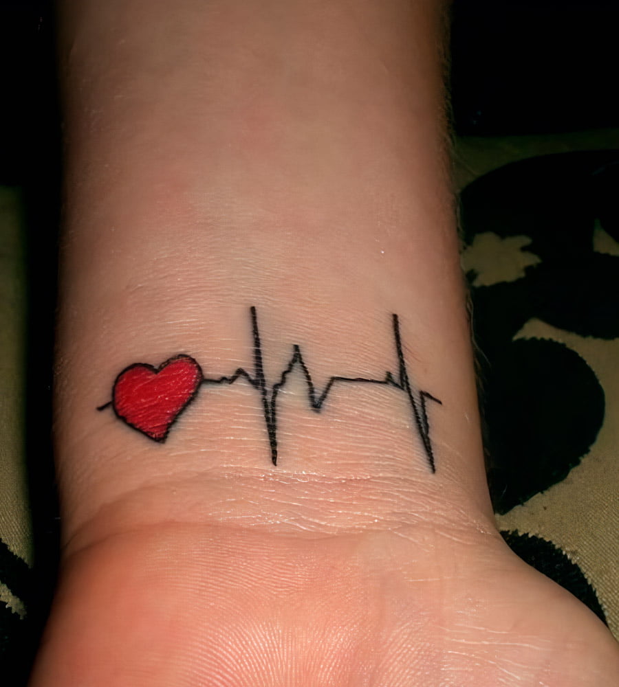 tatuajes de signos vitales y corazon 22