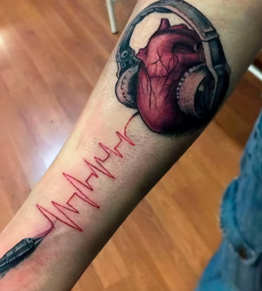 tatuajes de signos vitales y corazon 24