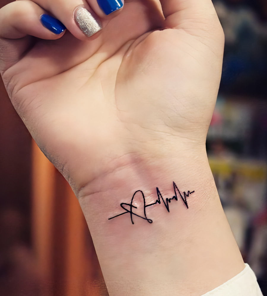tatuajes de signos vitales y corazon 6