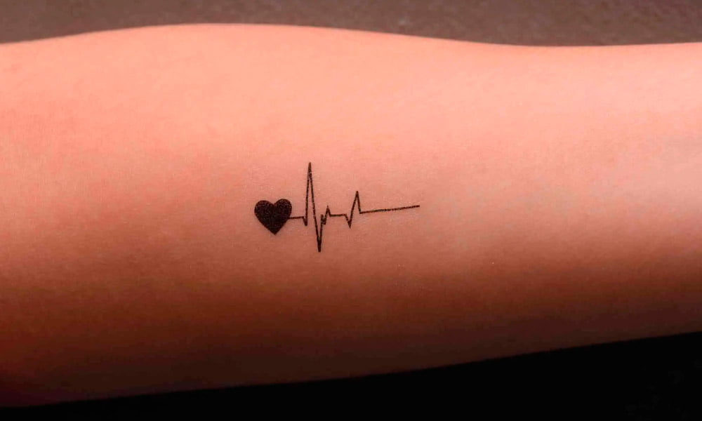 tatuajes de signos vitales y corazon 7