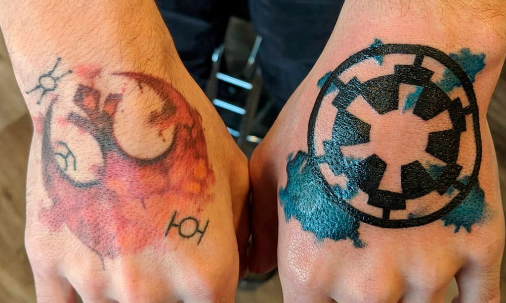 tatuajes de star wars en los dedos y mano 8