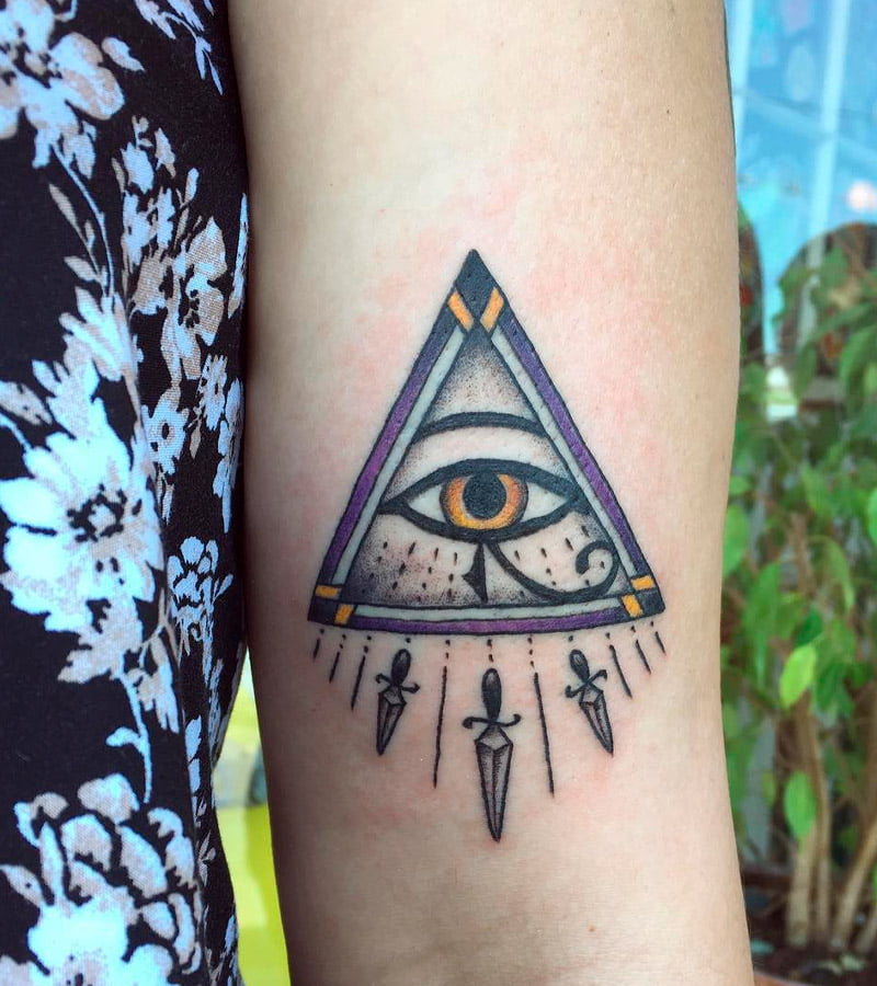 tatuajes de triangulos y ojo de horus 1