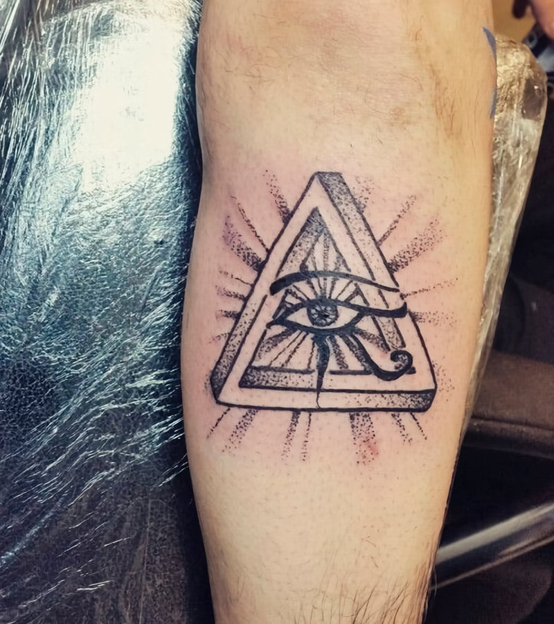 tatuajes de triangulos y ojo de horus 10