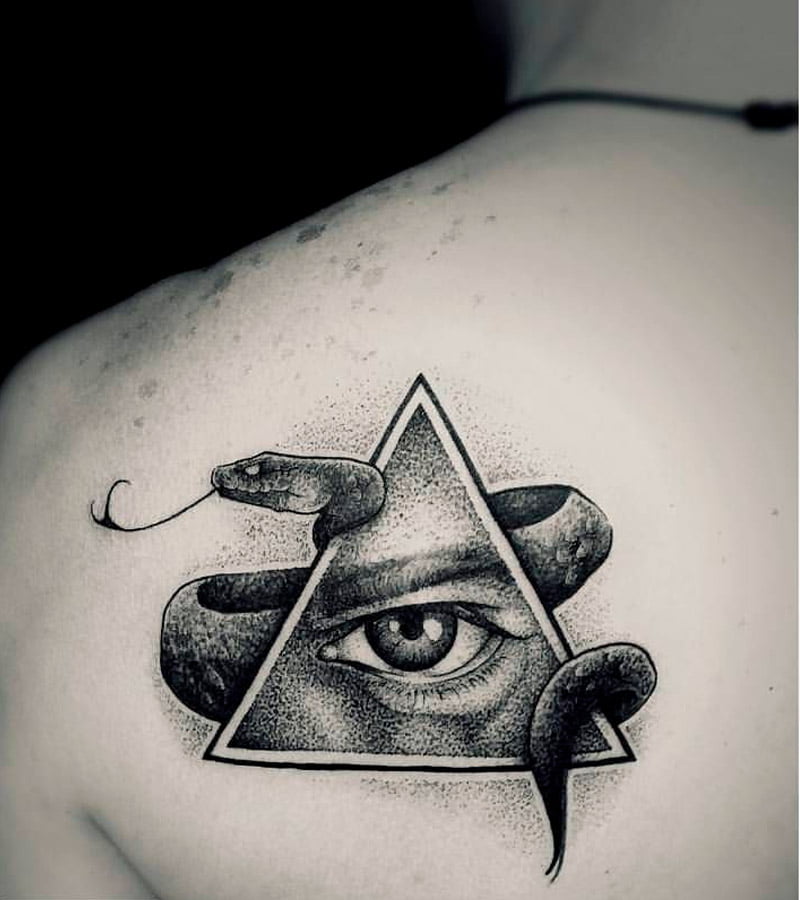 tatuajes de triangulos y ojo de horus 2