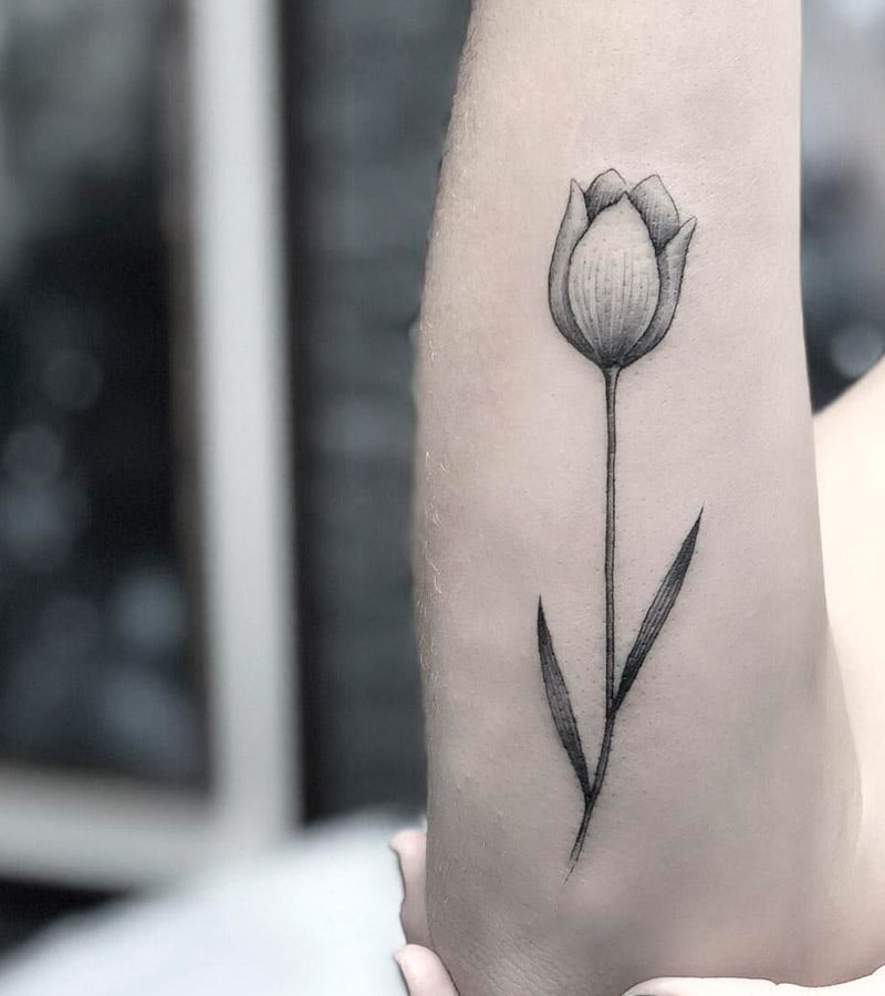 tatuajes de tulipanes en el brazo 2