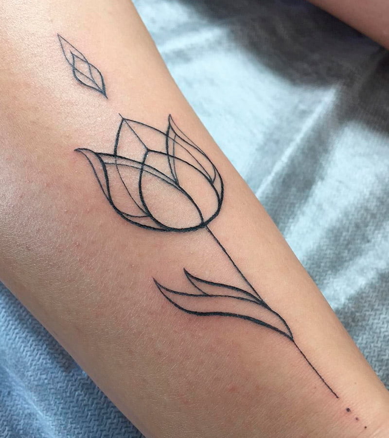 tatuajes de tulipanes en el brazo 6