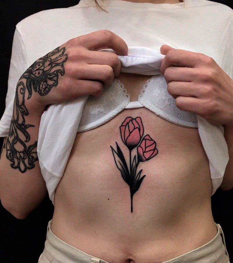 tatuajes de tulipanes en el pecho 1