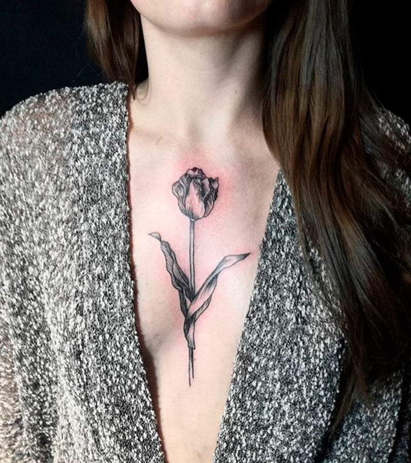 tatuajes de tulipanes en el pecho 2