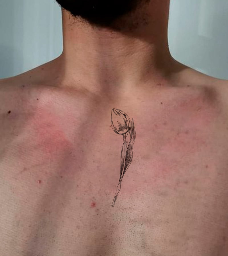 tatuajes de tulipanes en el pecho 5