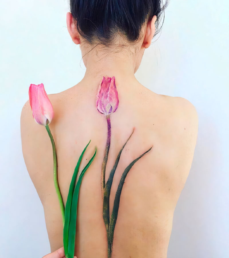 tatuajes de tulipanes en la espalda 2