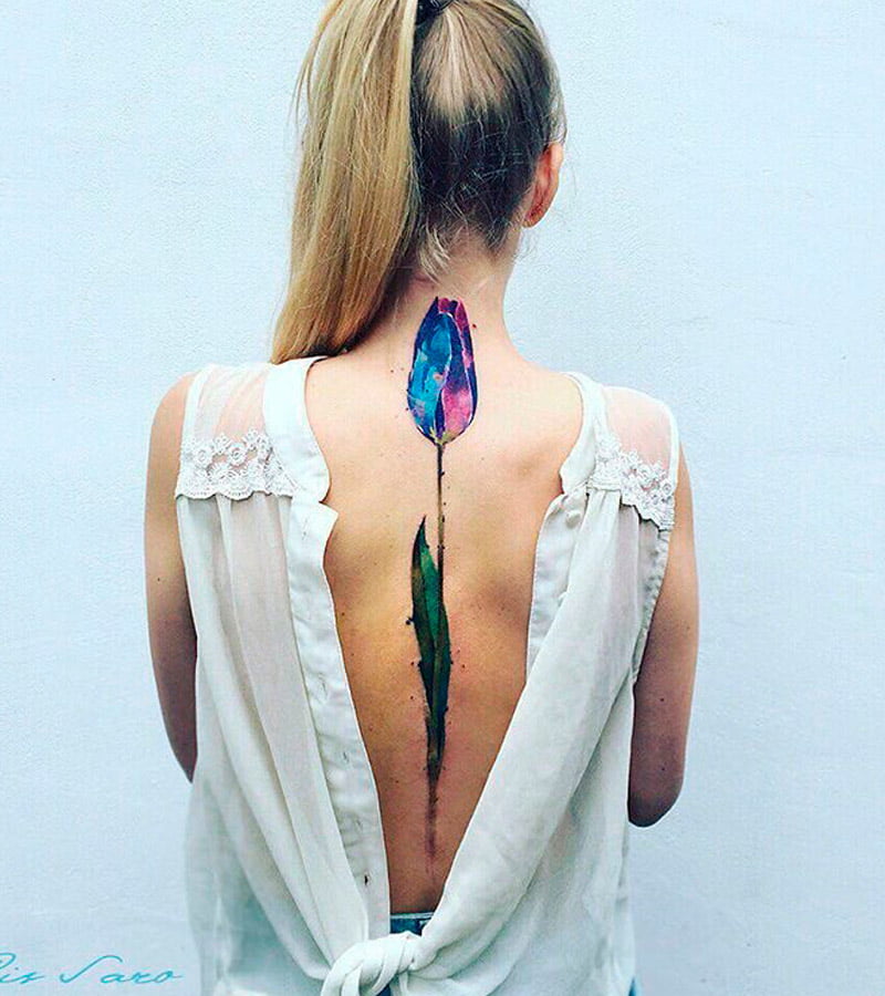tatuajes de tulipanes en la espalda 6