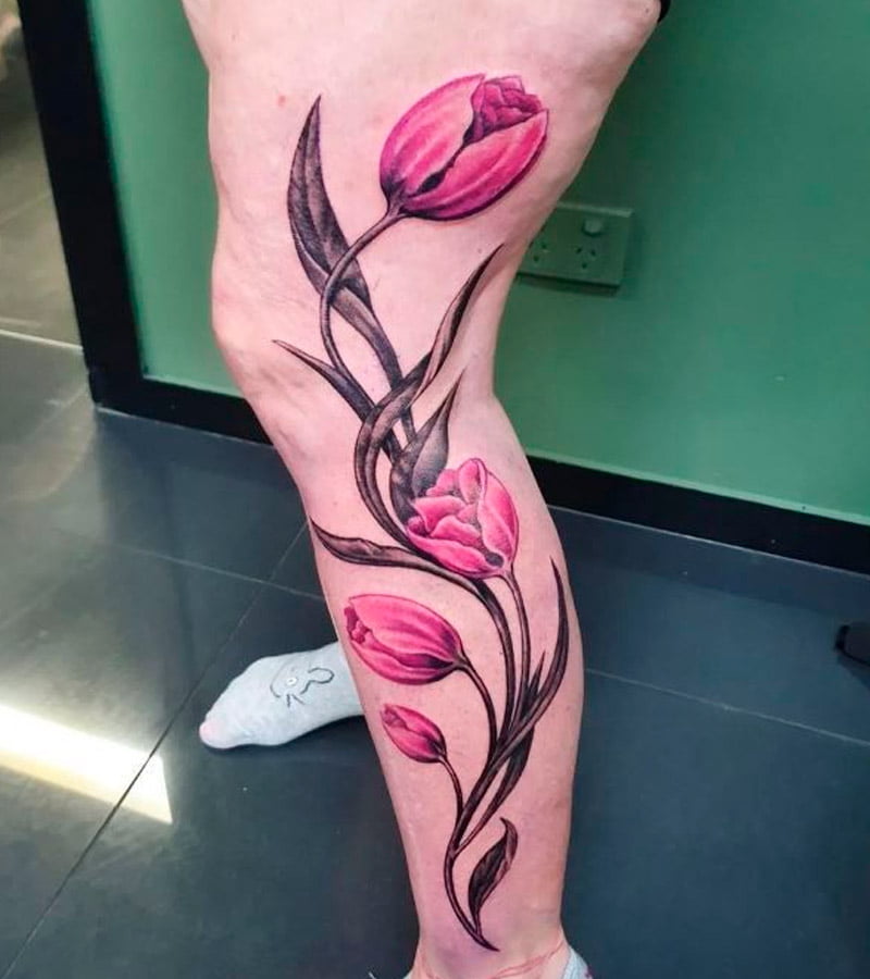 tatuajes de tulipanes en la pierna 3