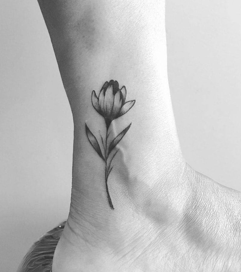 tatuajes de tulipanes en la pierna 4