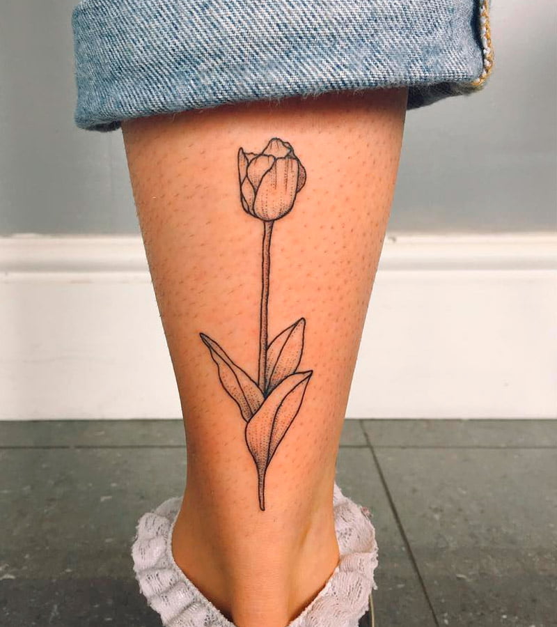 tatuajes de tulipanes en la pierna 6