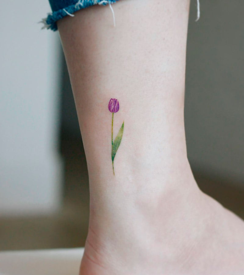 tatuajes de tulipanes morados 7