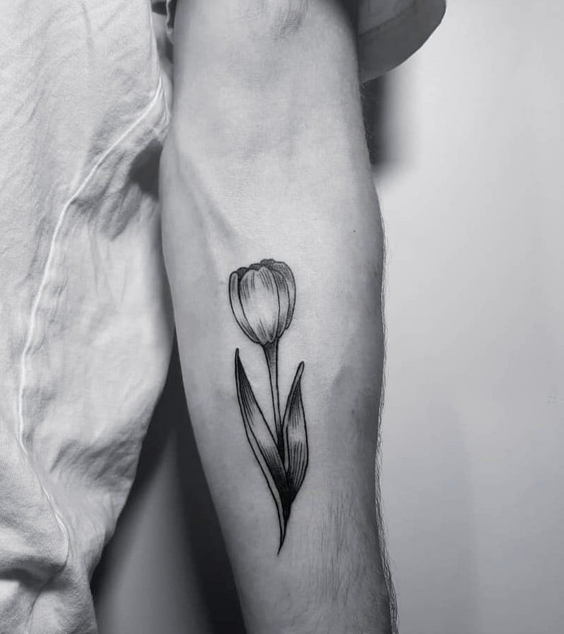 tatuajes de tulipanes para hombres 11