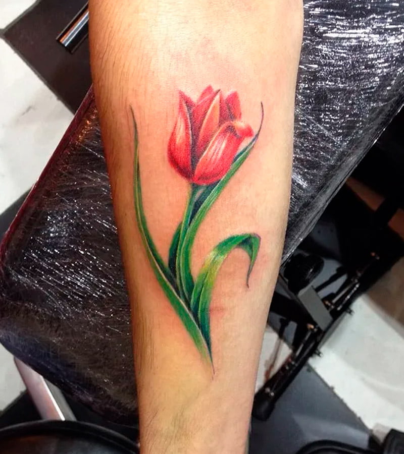 tatuajes de tulipanes para hombres 13