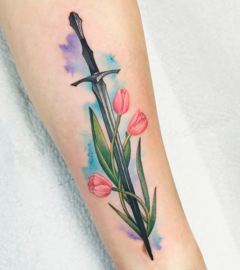 tatuajes de tulipanes para hombres 2 con espada