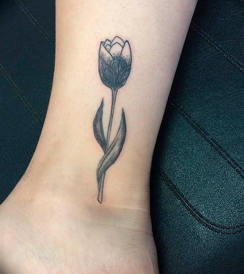 tatuajes de tulipanes para hombres 8