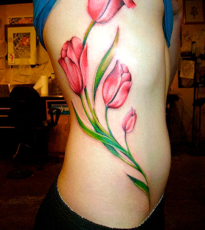 tatuajes de tulipanes para mujeres 16