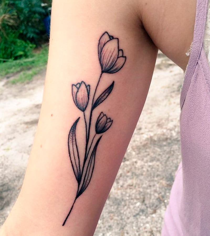 tatuajes de tulipanes para mujeres 18