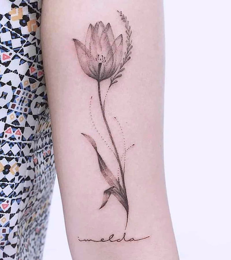 tatuajes de tulipanes para mujeres 4