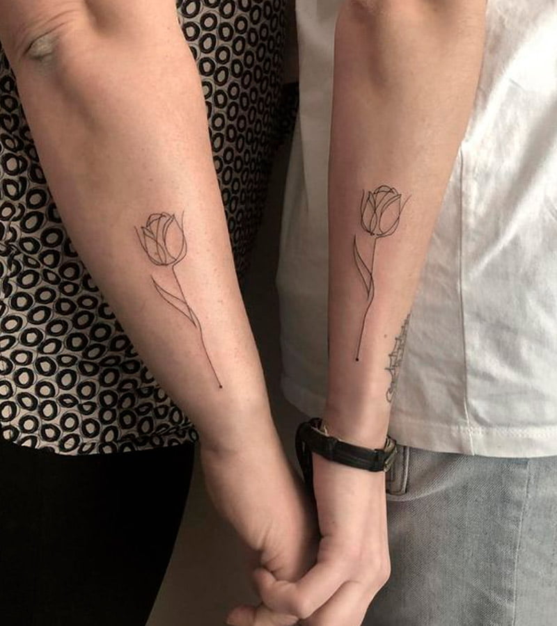 tatuajes de tulipanes para parejas 1 entrelazadas