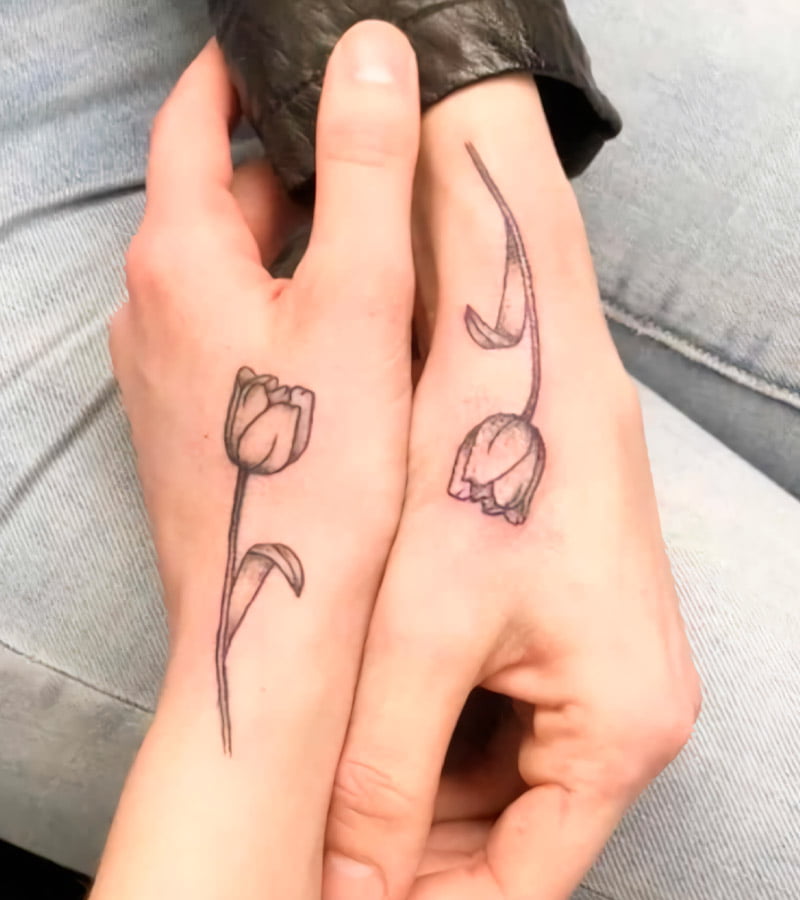 tatuajes de tulipanes para parejas 7