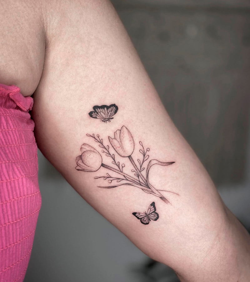 tatuajes de tulipanes y mariposas para mujeres 3