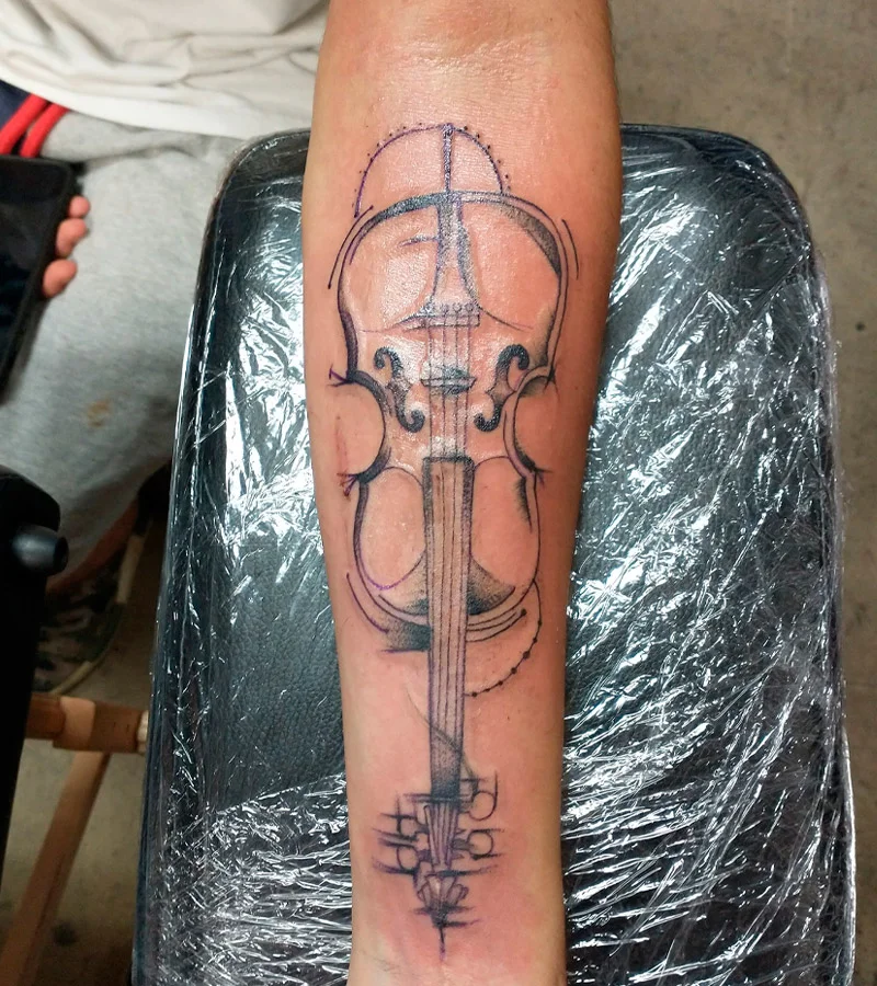 tatuajes de violin en el brazo 1