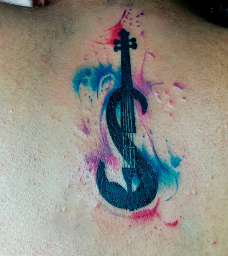 tatuajes de violin en la espalda 1