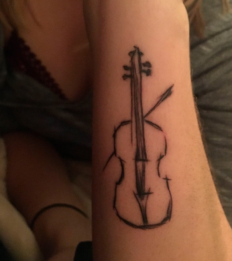tatuajes de violin en la muneca 1
