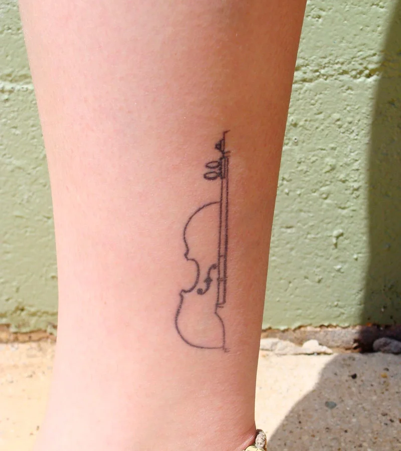 tatuajes de violin minimalistas 4