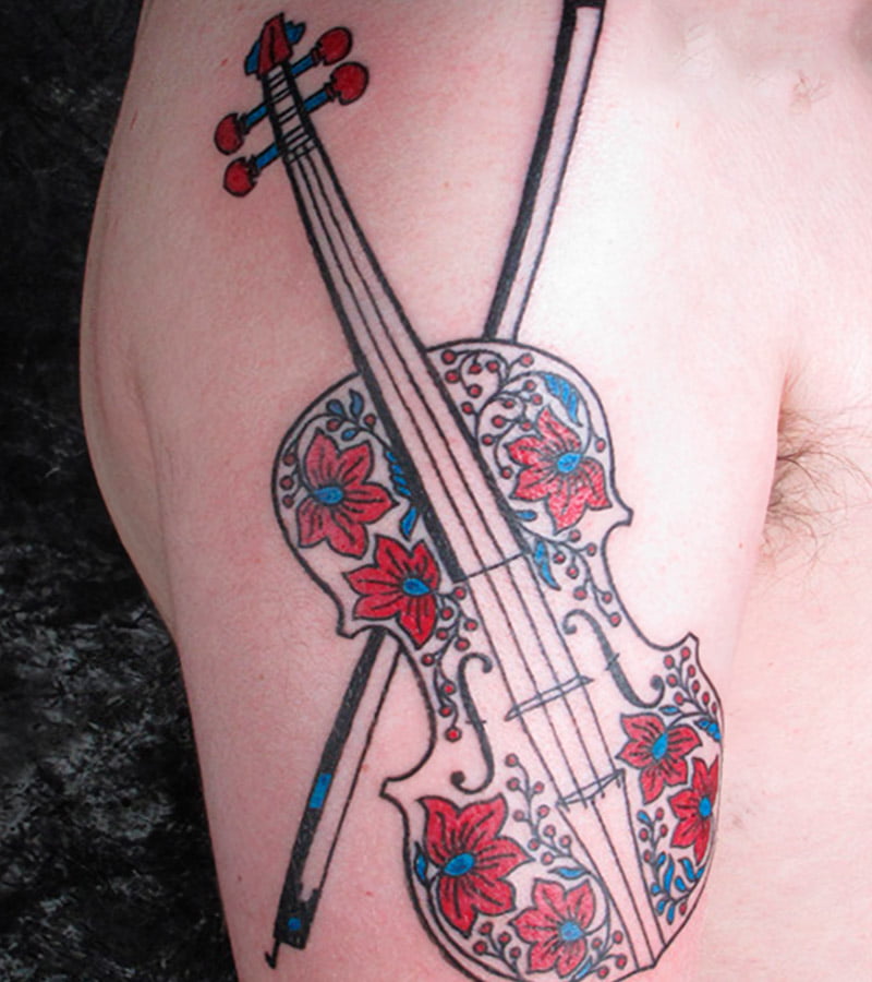 tatuajes de violin para hombres 7