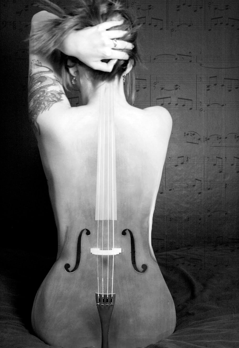 tatuajes de violin para mujeres 11