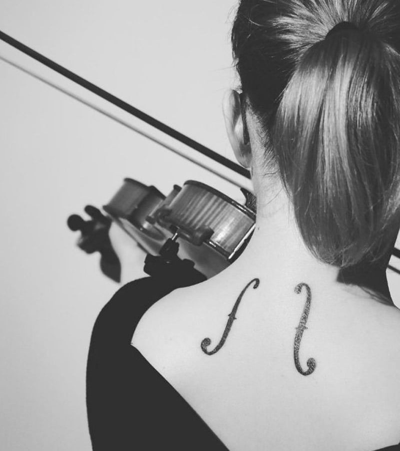 tatuajes de violin para mujeres 17
