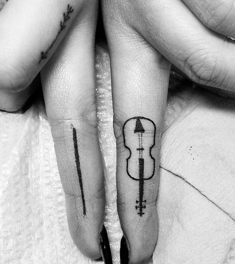 tatuajes de violin pequenos 14