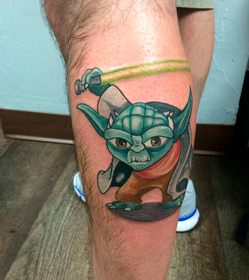 +150 Tatuajes de Star Wars: Significado y mejores diseños e imágenes 110 tatuajes de yoda y baby yoda star wars 2