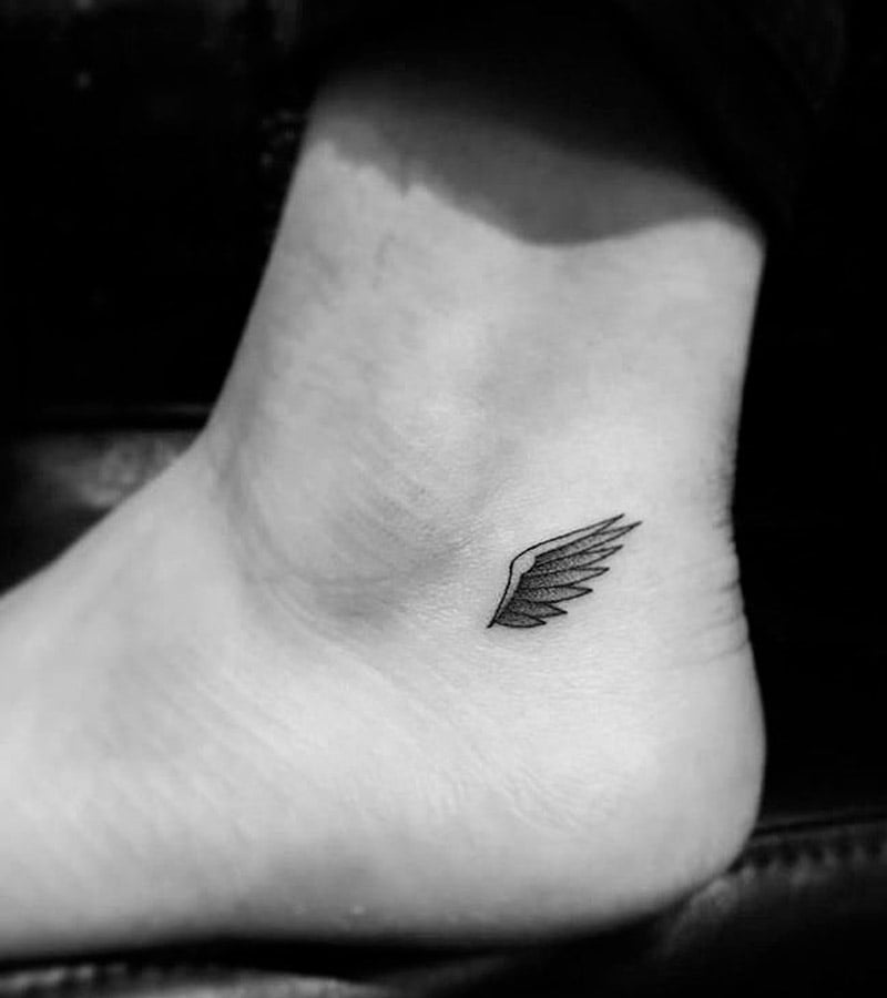 tatuajes minimalistas de alas de angel 7