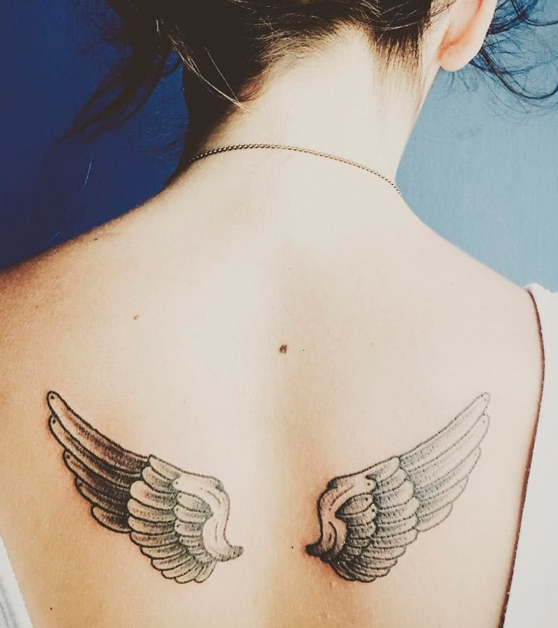tatuajes minimalistas de alas de angel 8